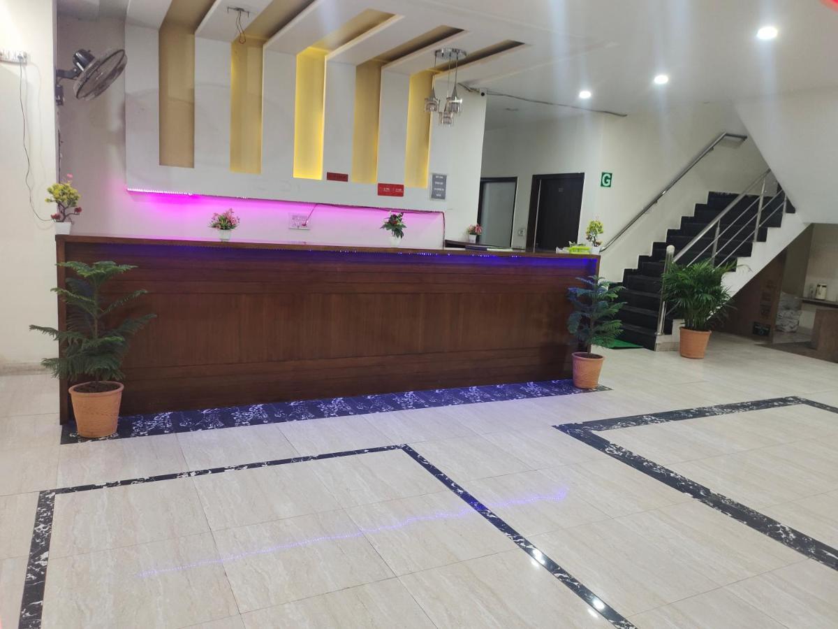 Hotel Kb Square Near Chandigarh Railway Station 외부 사진