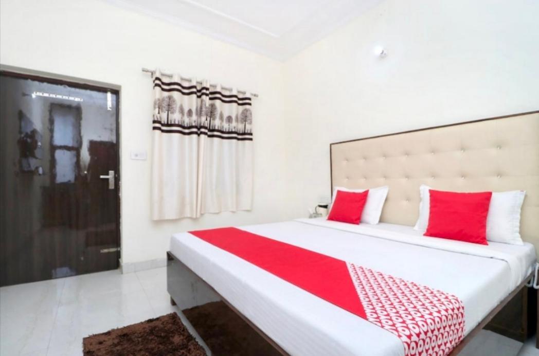 Hotel Kb Square Near Chandigarh Railway Station 객실 사진