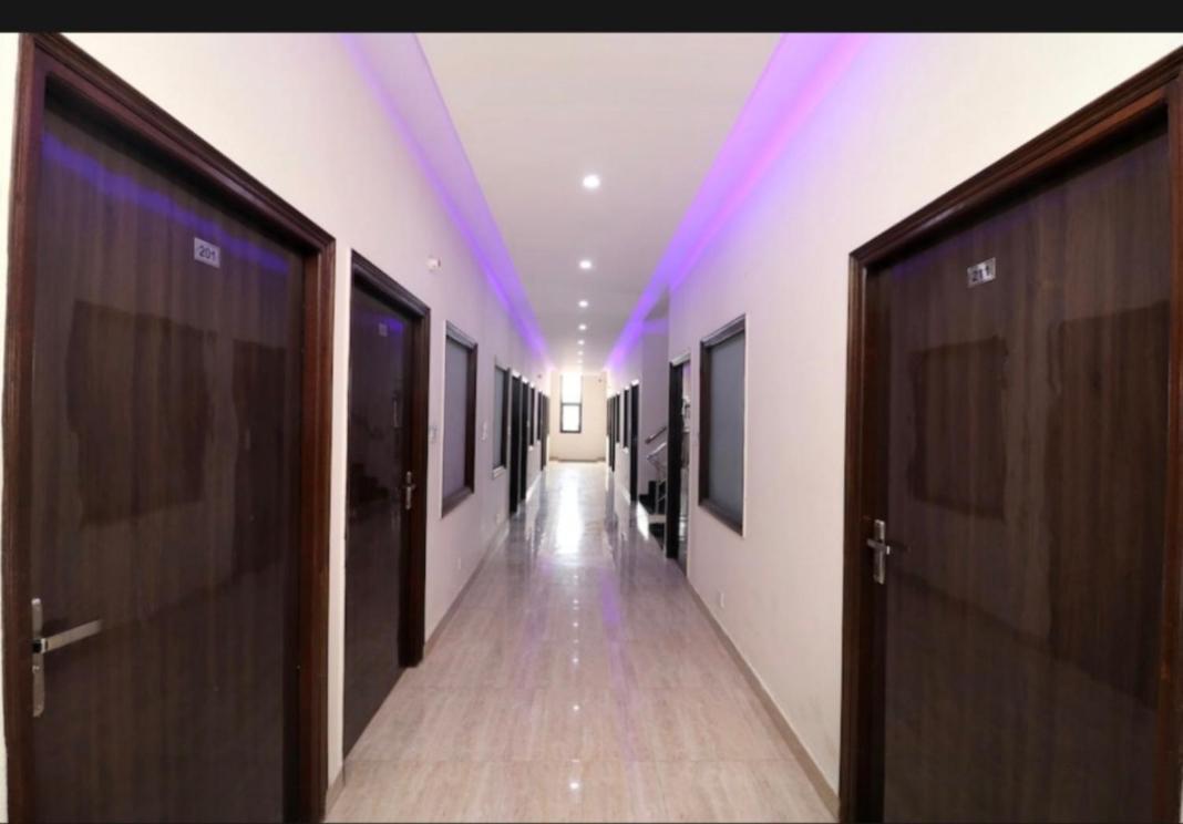 Hotel Kb Square Near Chandigarh Railway Station 외부 사진