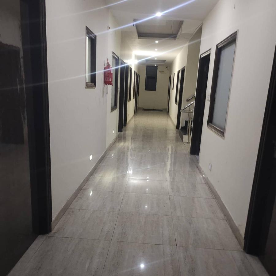 Hotel Kb Square Near Chandigarh Railway Station 객실 사진