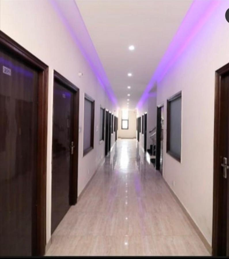Hotel Kb Square Near Chandigarh Railway Station 객실 사진
