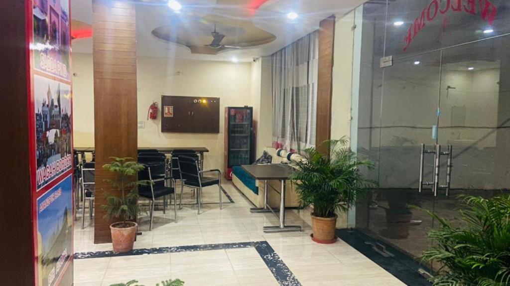 Hotel Kb Square Near Chandigarh Railway Station 객실 사진