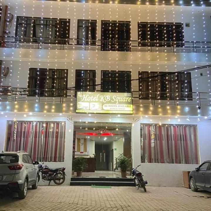 Hotel Kb Square Near Chandigarh Railway Station 객실 사진
