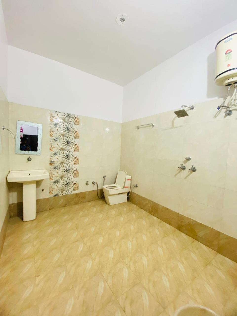 Hotel Kb Square Near Chandigarh Railway Station 외부 사진