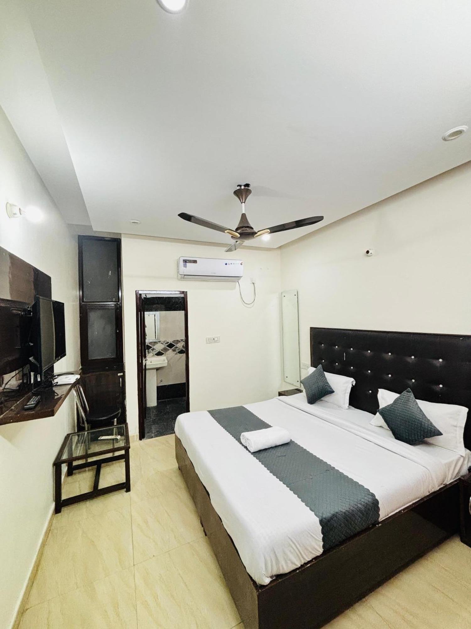 Hotel Kb Square Near Chandigarh Railway Station 외부 사진