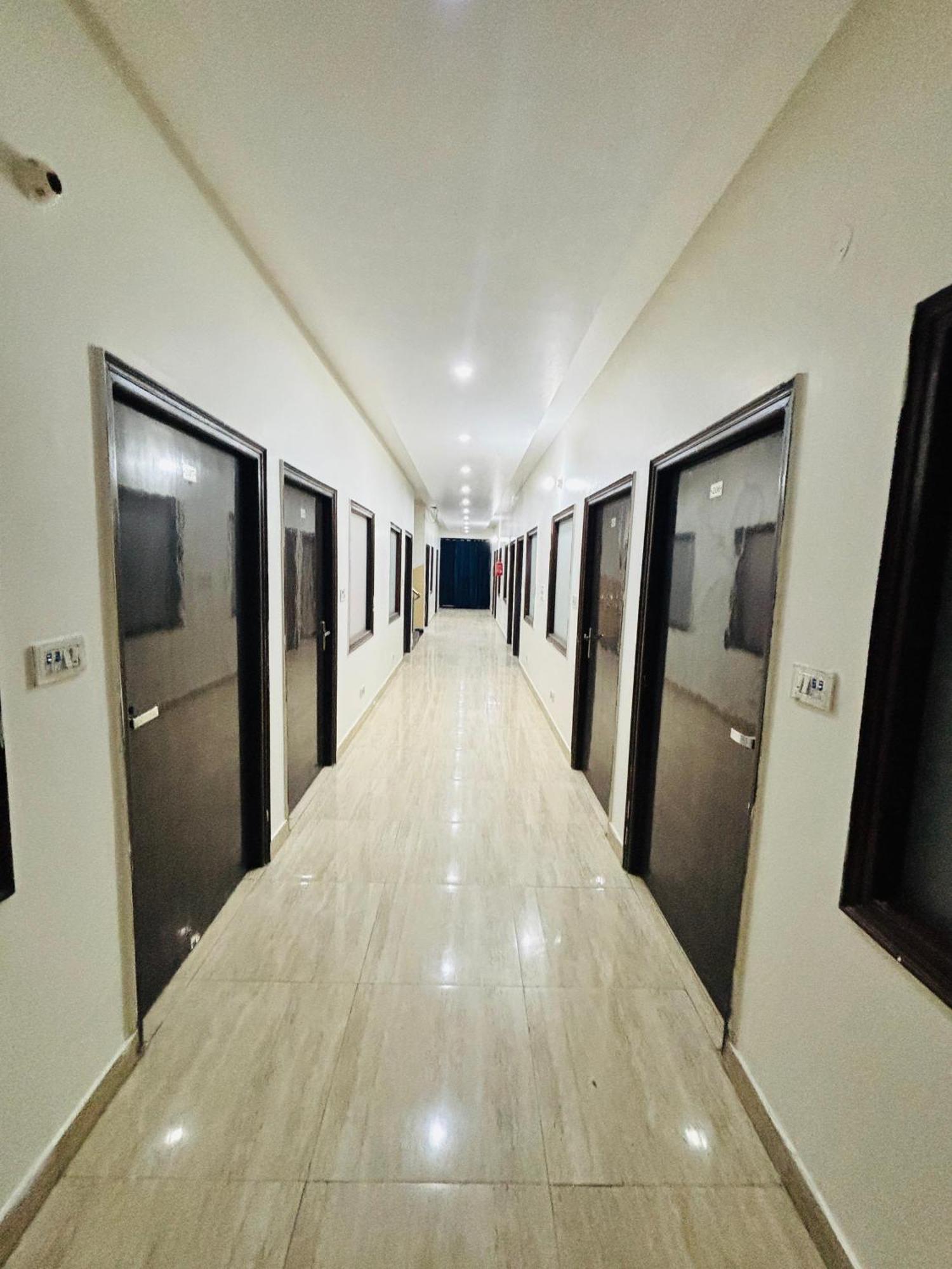 Hotel Kb Square Near Chandigarh Railway Station 객실 사진