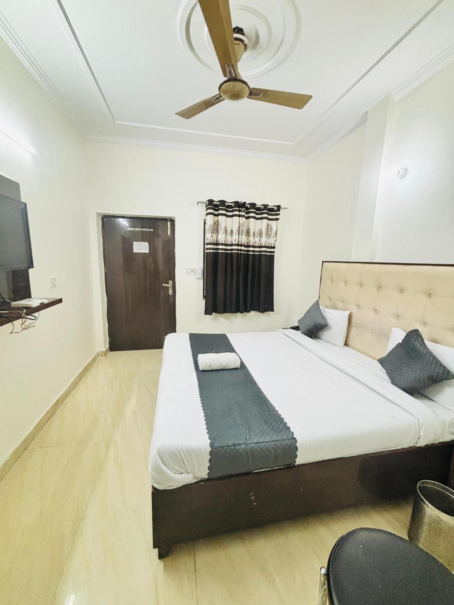 Hotel Kb Square Near Chandigarh Railway Station 객실 사진
