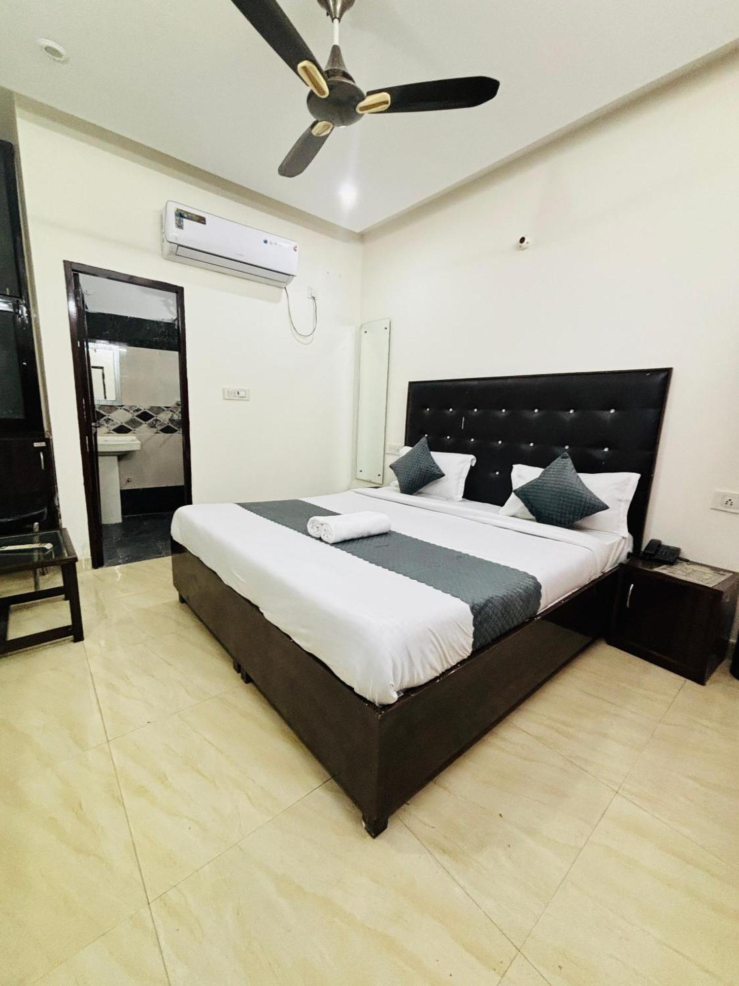 Hotel Kb Square Near Chandigarh Railway Station 외부 사진